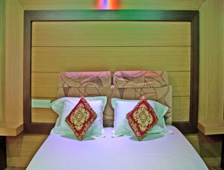 one bedroom houseboat